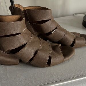 Natural Soul Brown Strappy Heeled Boots